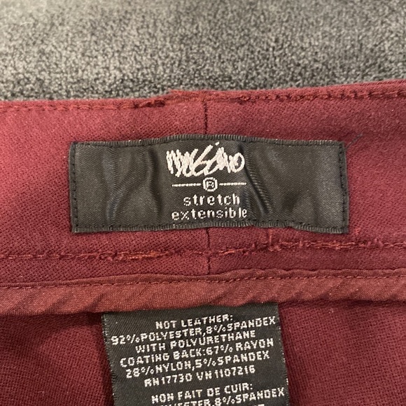 Mossino burgundy size 18 stretch faux leather on front and fabric back - Picture 6 of 7